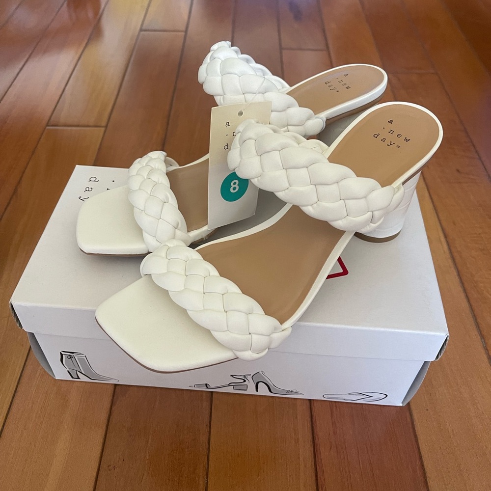 NWT Target A New Day Basil Heels White Size 8